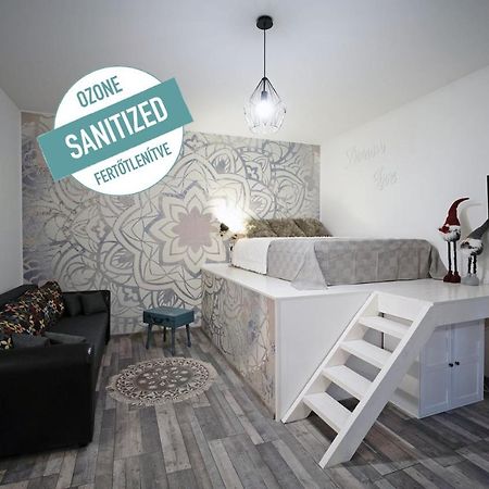 Standard Apartment By Hi5 -Akacfa 57 Boedapest Buitenkant foto