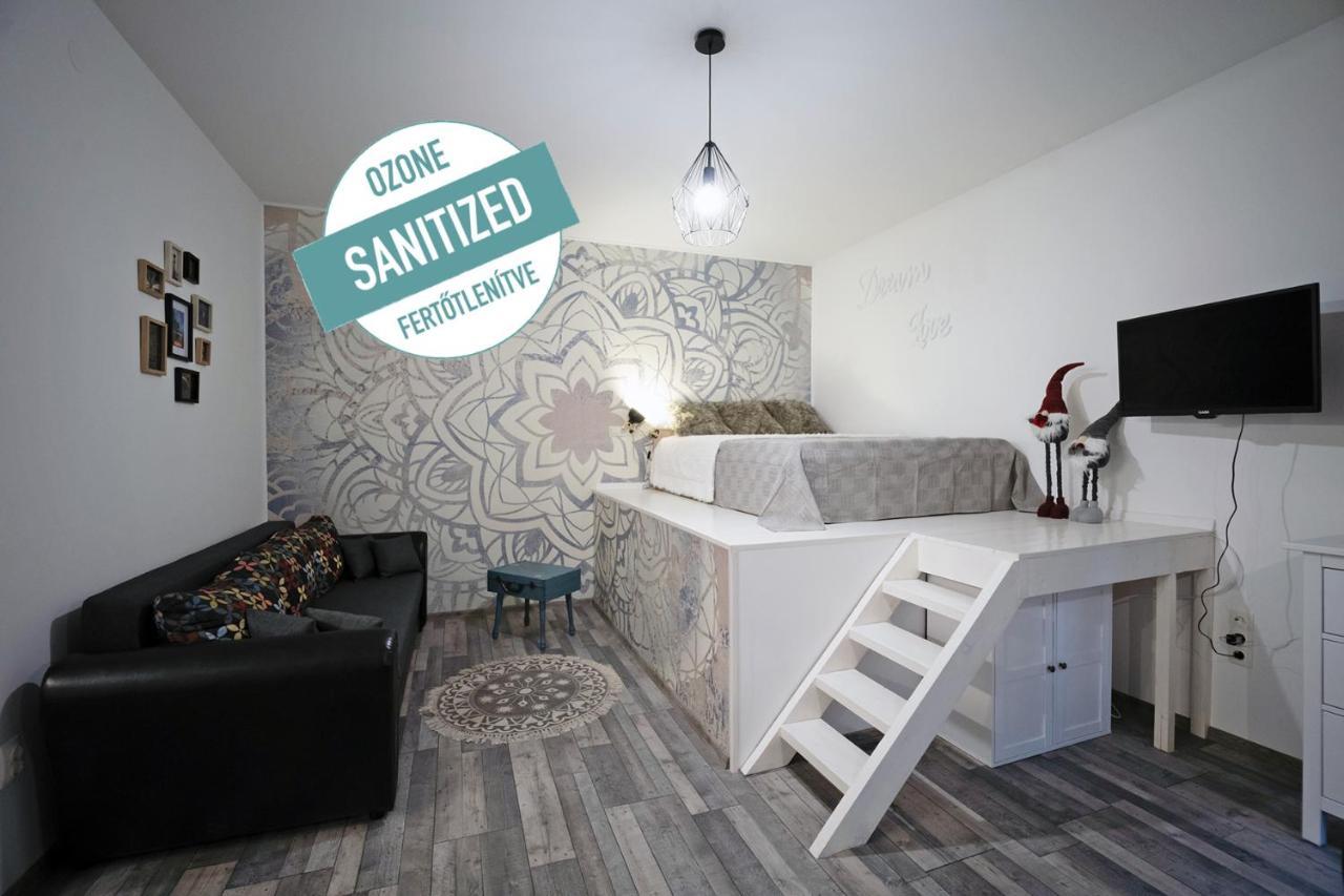 Standard Apartment By Hi5 -Akacfa 57 Boedapest Buitenkant foto